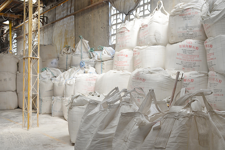 Glass fiber storage workshop